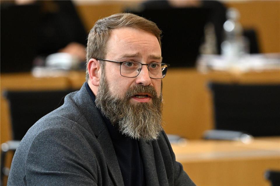 Die Linke in Thüringen verlangt von der CDU die Aufhebung ihres Unvereinbarkeitsbeschlusses, um Gespräche zu ermöglichen. (Archivbild)Martin Schutt/dpa