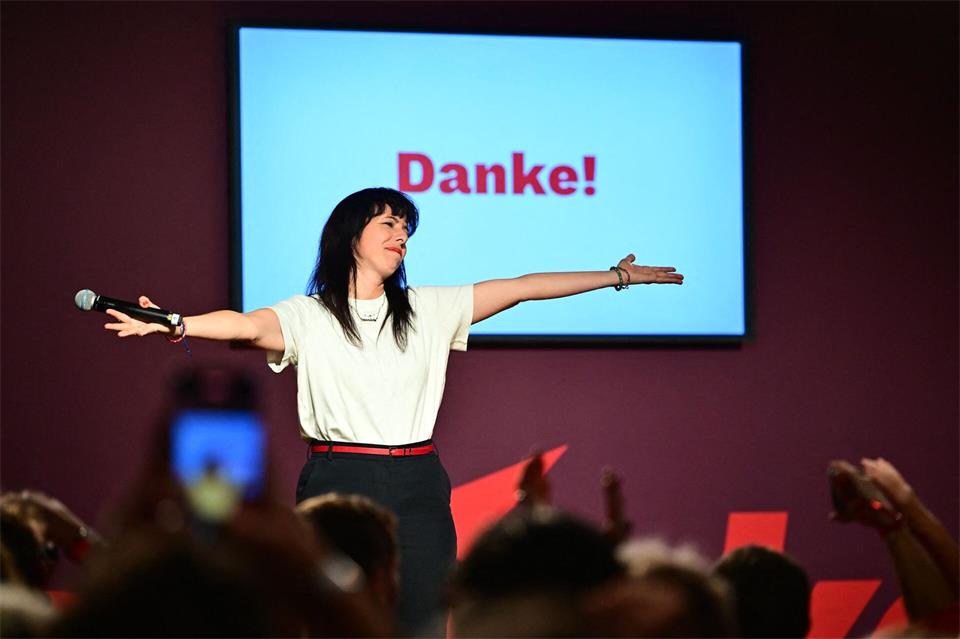 Die Linke mit Frontfrau Elif Eralp triumphiert in Berlin.Sebastian Gollnow/dpa