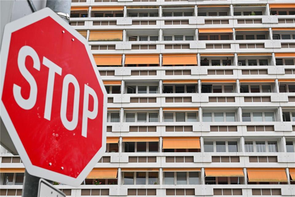 Die Linke will Betroffenen helfen, gegen überhöhte Mieten vorzugehen. (Symbolbild)Patrick Pleul/dpa