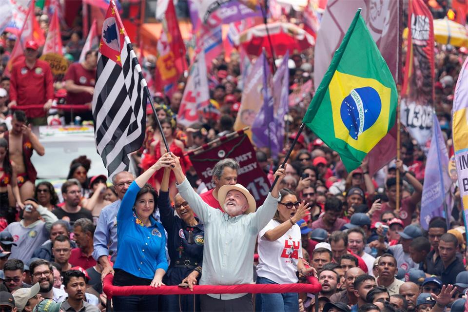 Die Linken-Ikone Lula gewann die Präsidentenwahl.Andre Penner/AP/dpa