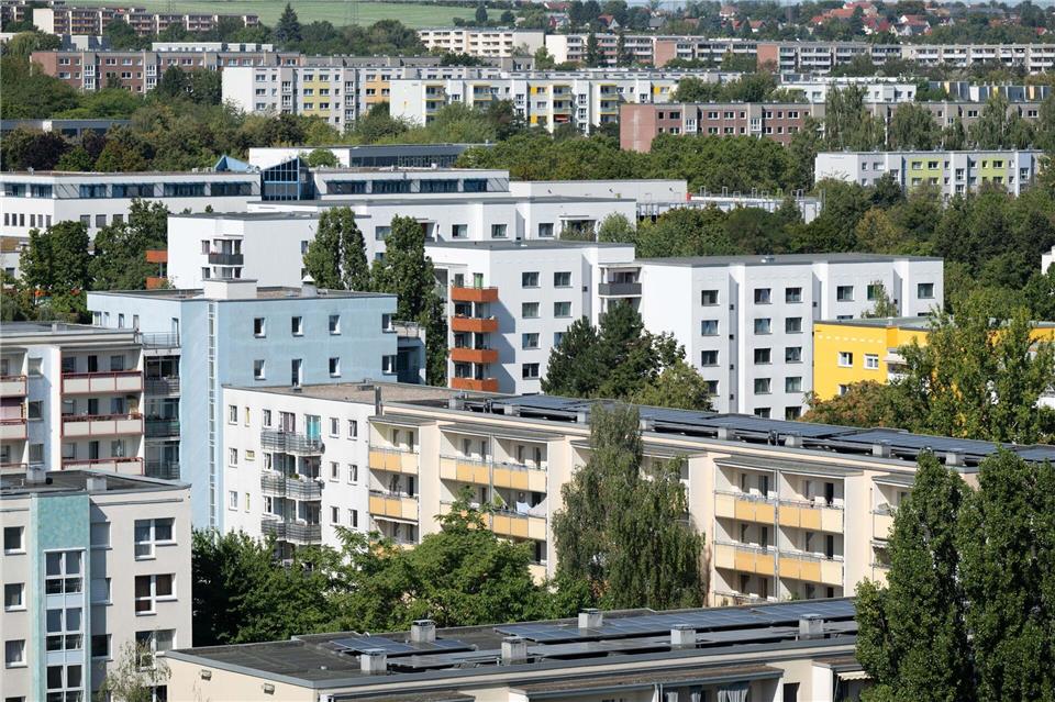 Die Linken warnen vor einer Privatisierung von Wohnungen (Archivbild). Sebastian Kahnert/dpa