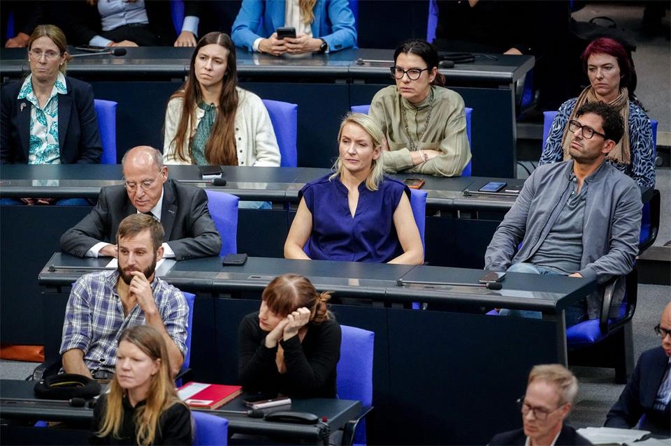 Die Linksfraktion steht im Bundestag schwer unter Beschuss.Kay Nietfeld/dpa