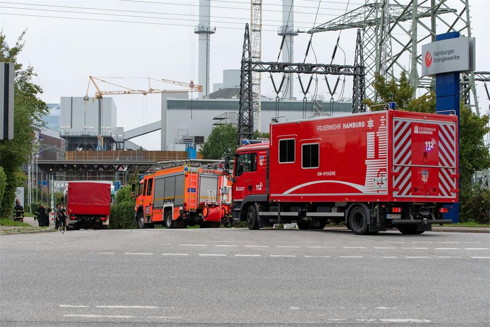 Die Löscharbeiten dauerten mehrere Stunde und rund 80 Feuerwehrleute waren im Einsatz. Ren� Schr�der/NEWS5/dpa