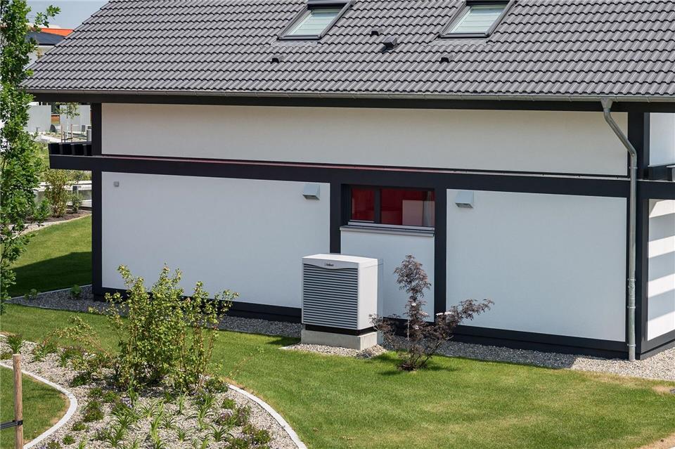 Die Luft-Luft-Wärmepumpe entzieht der Außenluft Wärme, um damit die Raumluft zu erwärmen. Sie kann aber auch Räume kühlen.picture alliance/dpa/dpa-tmn