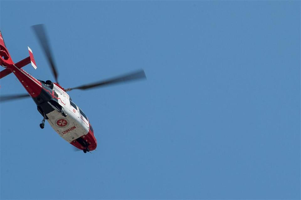 Die Männer wurden per Hubschrauber in Krankenhäuser gebracht. (Symbolbild)Sebastian Gollnow/dpa