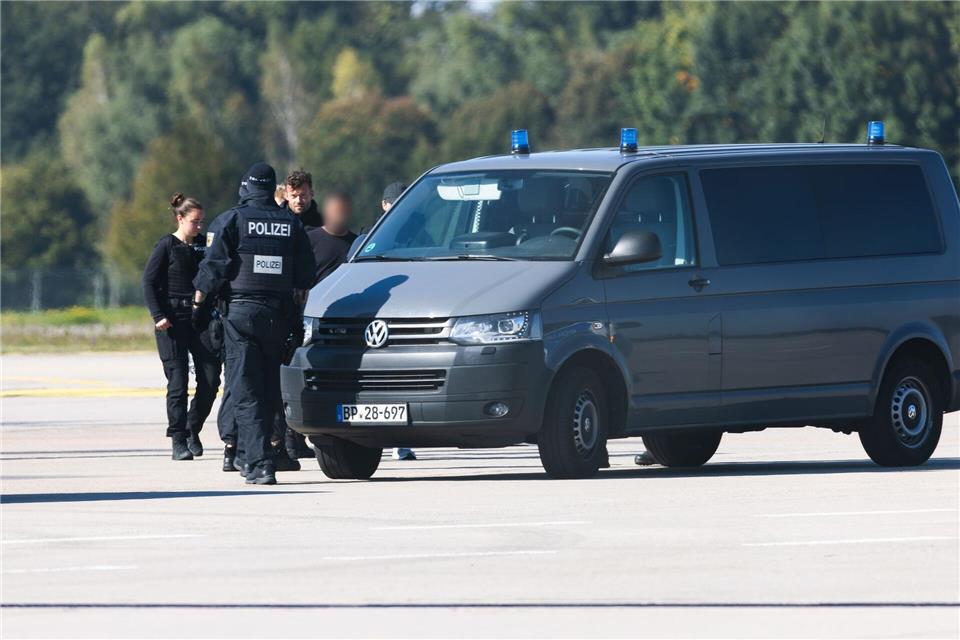 Die Männer wurden zur Haftvorführung nach Karlsruhe gebracht. Philipp von Ditfurth/dpa