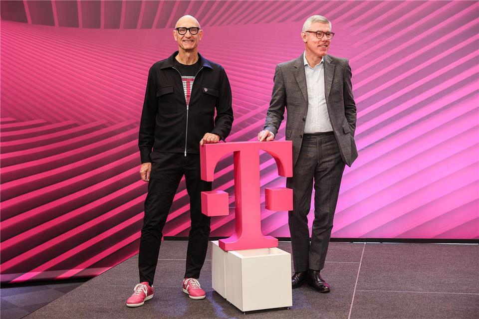Die Magenta-Manager Tim Höttges (links) und Christian Illek.Oliver Berg/dpa