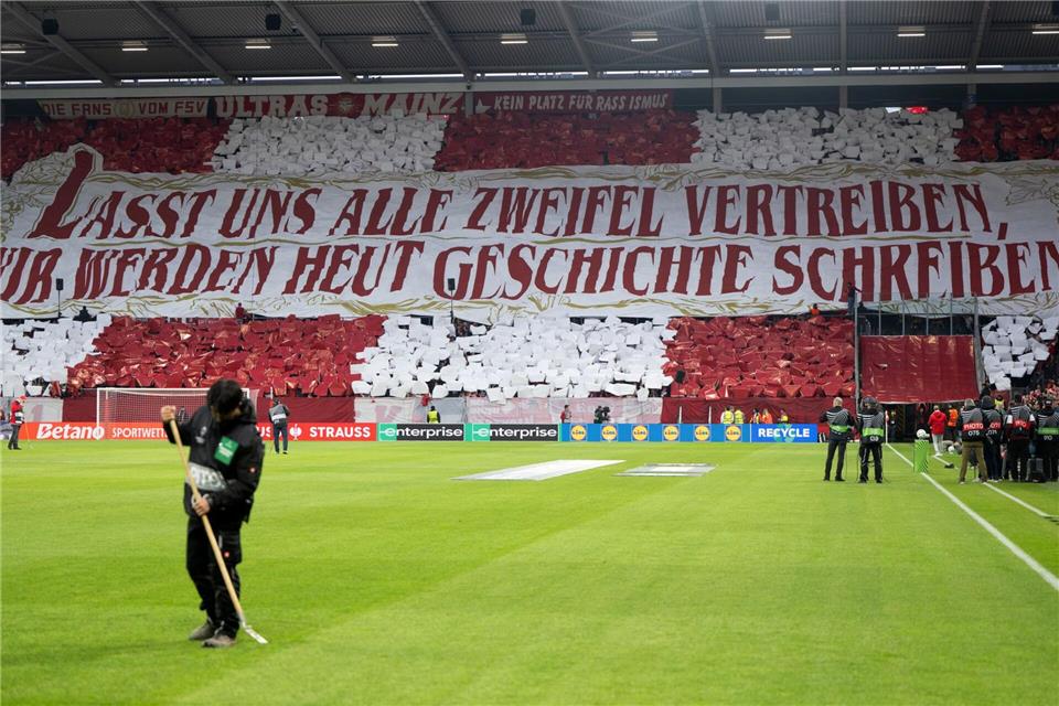 Die Mainzer Fans gaben ihr Motto für die Partie vor.Torsten Silz/dpa