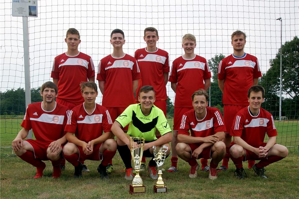 Die Mannschaft von Holthausen-Bleking setzte sich beim Ramsdorfer Hooksturnier um den Wanderpokal der Bürgermeisterin durch.