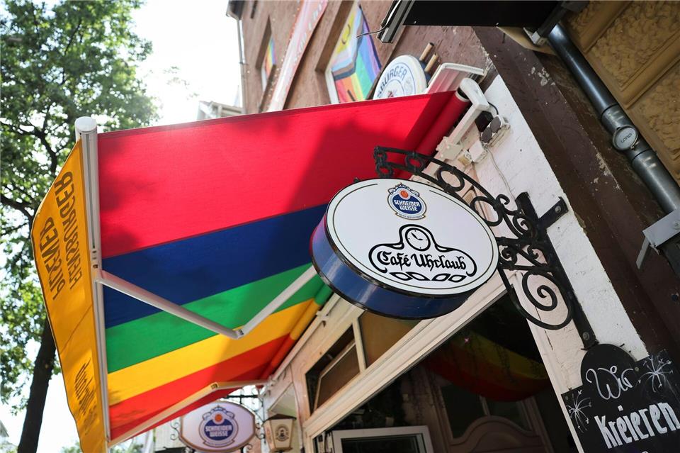 Die Markise des Cafés sorgte in der Vergangenheit für Hass.Christian Charisius/dpa