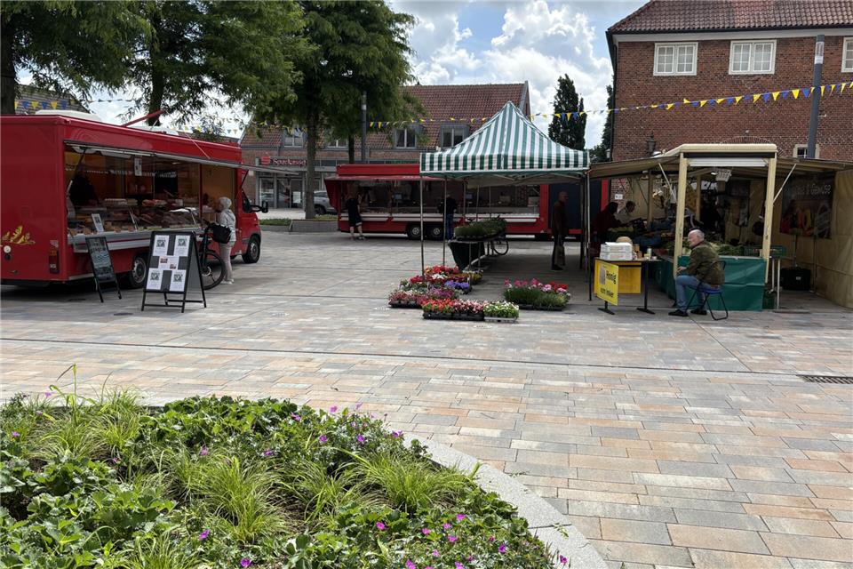 Die Marktbeschicker freuen sich auf dem neuen Burgplatz über mehr Kunden.