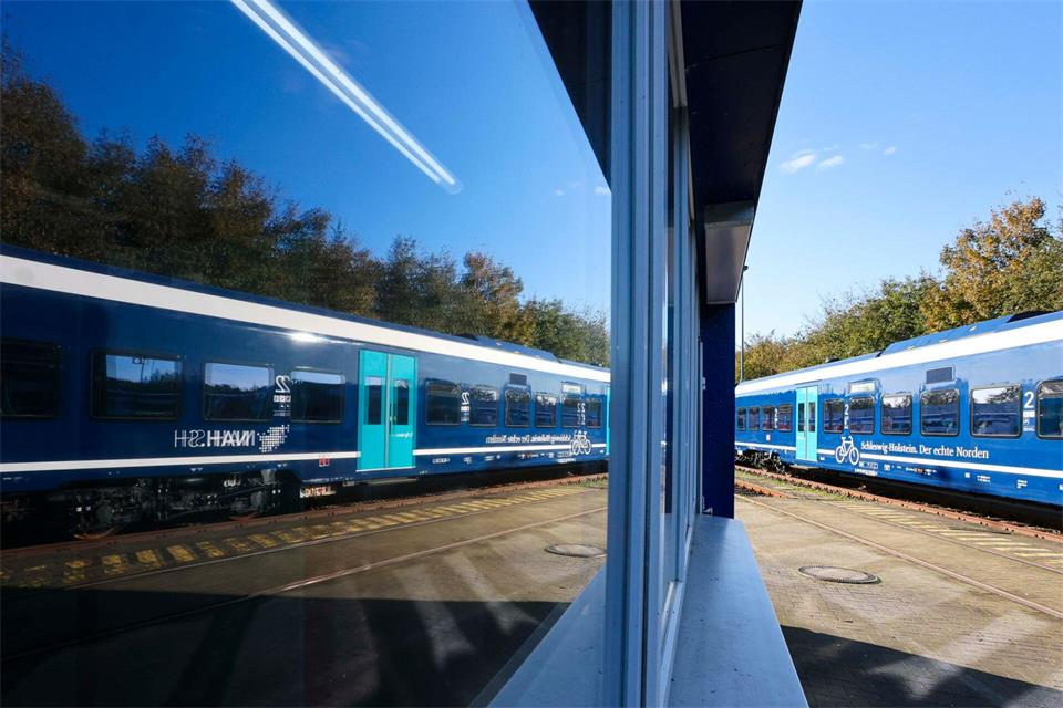 Die Marschbahn verbindet die Hansestadt Hamburg mit der Nordseeinsel Sylt. (Symbolbild)Frank Molter/dpa