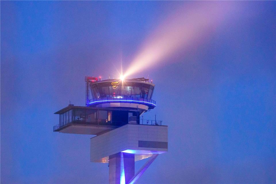 Die Maschine landete etwa eine halbe Stunde nach dem Start wieder in Frankfurt. (Archivfoto)Andreas Arnold/dpa