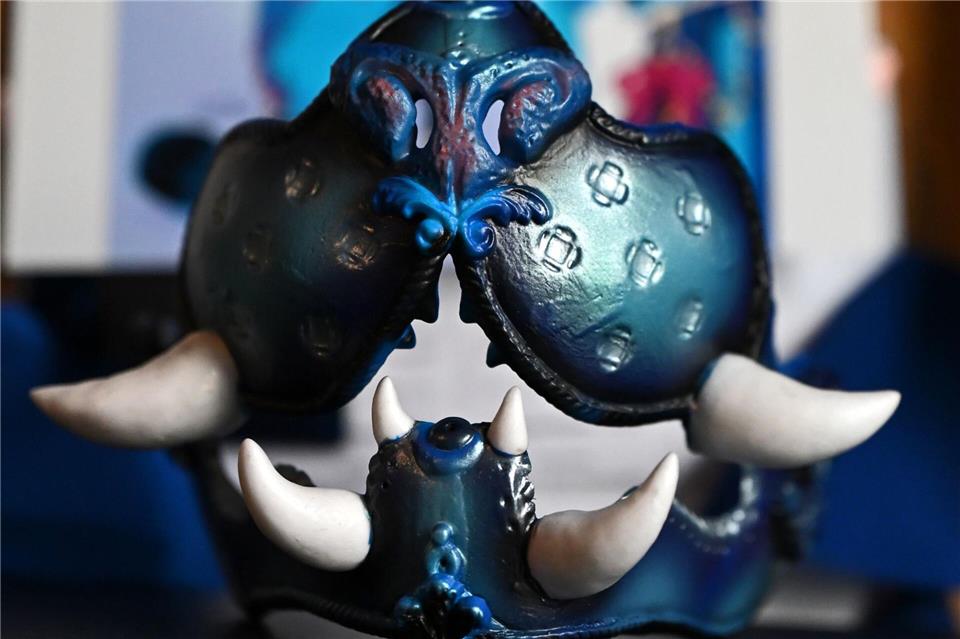 Die Maske ist für ein Cosplay des Charakters Derpy von den KPop Demon Hunters. Jennifer Brückner/dpa