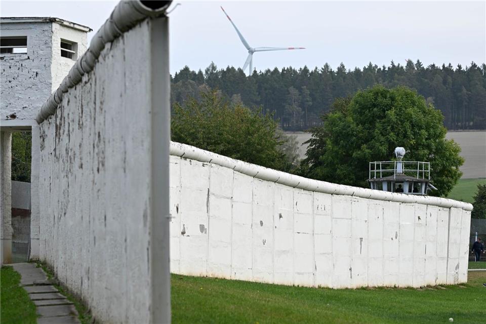 Die Mauer von Mödlareuth ist Teil des Außengeländes des Museums. (Archivbild)Martin Schutt/dpa