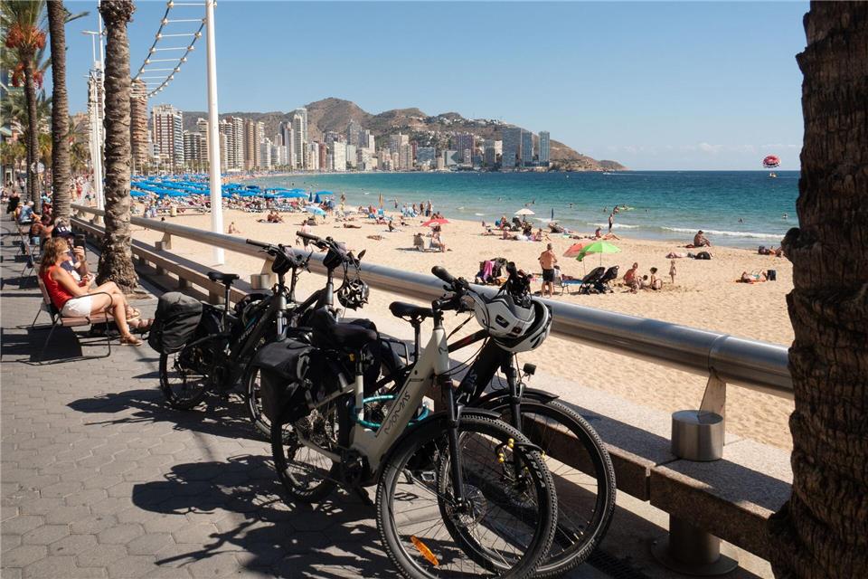 Die Meeresluft seidig, das Wasser glasklar: So kann man Benidorm auch wahrnehmen.Andreas Drouve/dpa-tmn