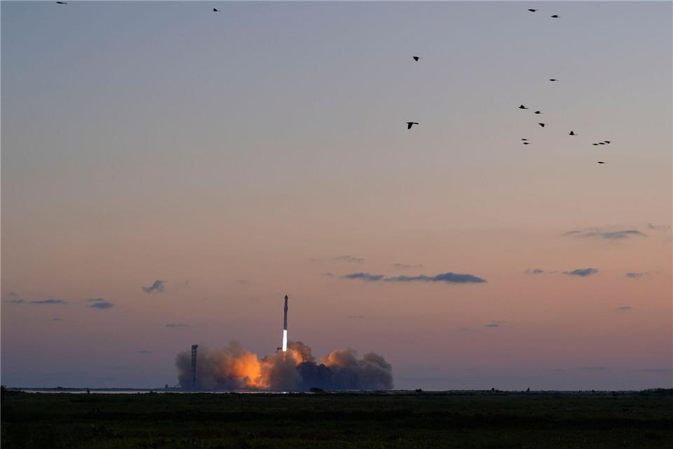 Die Mega-Rakete Starship von SpaceX hebt zu dem Testflug ab.Eric Gay/AP/dpa