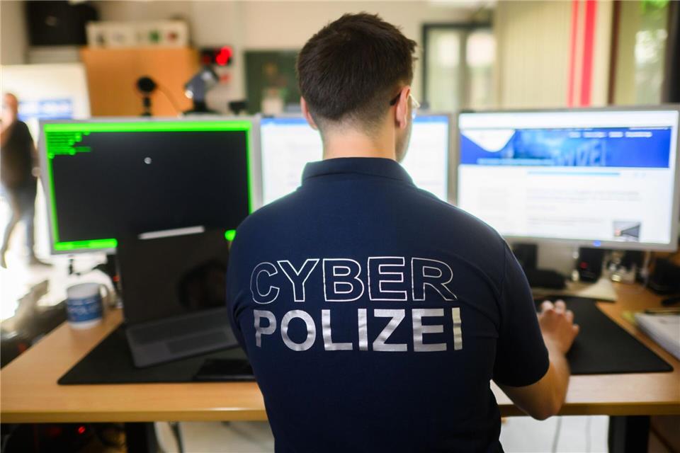 Die Mehrheit der Straftaten im Internet wird inzwischen aus dem Ausland heraus begangen. (Symbolbild)Julian Stratenschulte/dpa