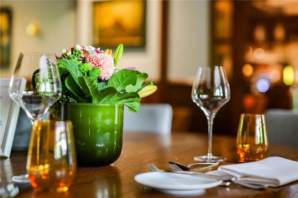 Die Mehrwertsteuer in der Gastronomie soll sinken. (Symbolbild)Christoph Reichwein/dpa