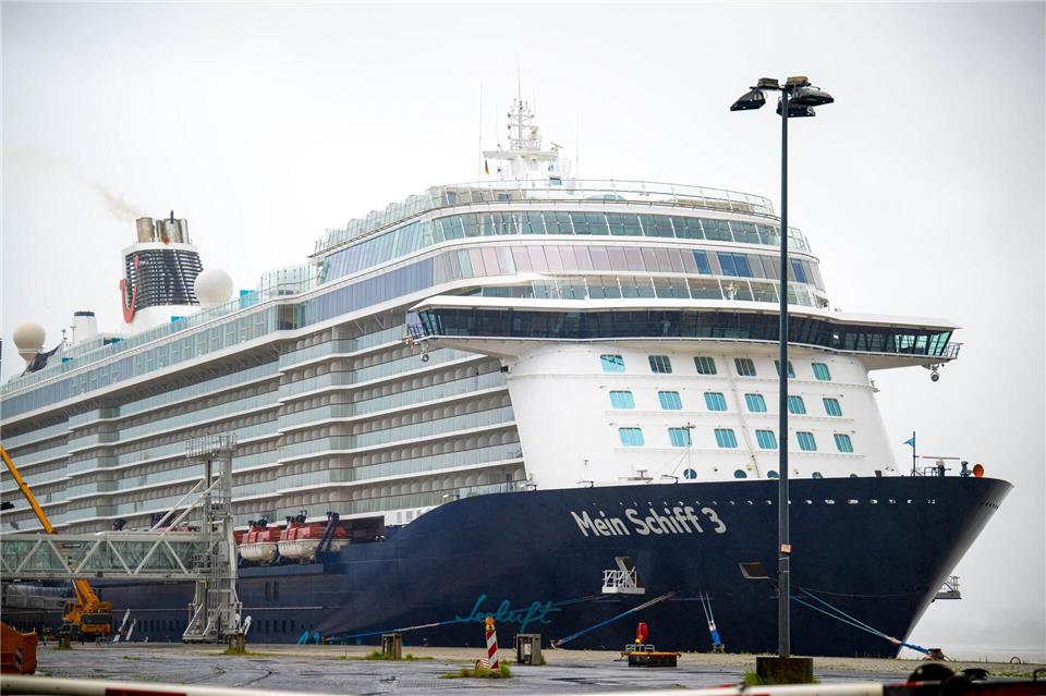 Die „Mein Schiff 3“ hat Helgoland angesteuert. (Archivbild)Sina Schuldt/dpa