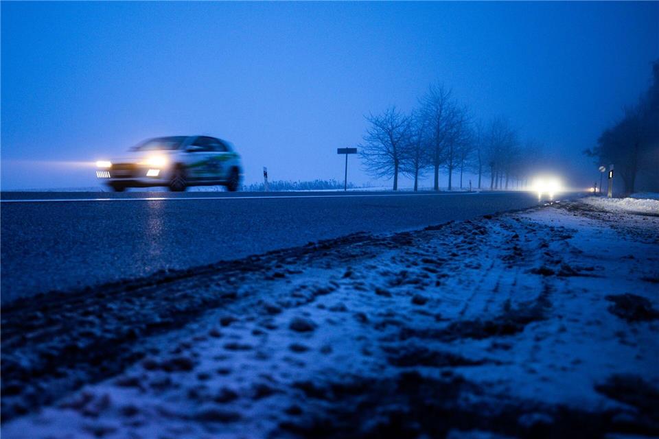 Die Menschen in Mecklenburg-Vorpommern müssen sich auf ein kaltes - aber immerhin trockenes - Wochenende einstellen. (Symbolbild)Jens Büttner/dpa