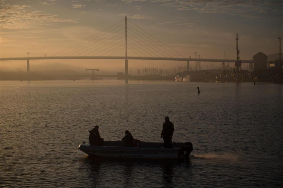Die Menschen in Mecklenburg-Vorpommern wachen zu Nebel und Frost auf, danach bedecken dann Wolken den Himmel. (Symbolbild)Stefan Sauer/dpa-Zentralbild/dpa