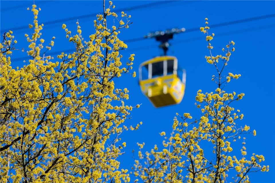 Die Menschen in Nordrhein-Westfalen erwartet in den kommenden Tagen sonniges Frühlingswetter.Rolf Vennenbernd/dpa