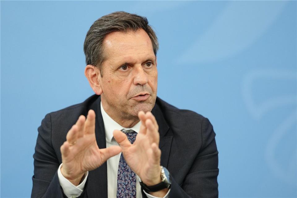 Die Menschen müssten spüren: Der Staat sehe die Probleme, er erkläre seine Entscheidungen und er handle so, dass ihr Leben verlässlicher werde, so der Ministerpräsident. (Archivbild)Kay Nietfeld/dpa