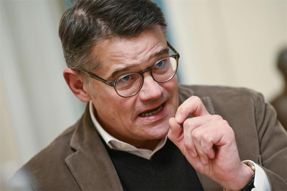 „Die Menschen sehen jeden Tag, ob der Staat funktioniert“, sagt Boris Rhein (Archivbild).Arne Dedert/dpa