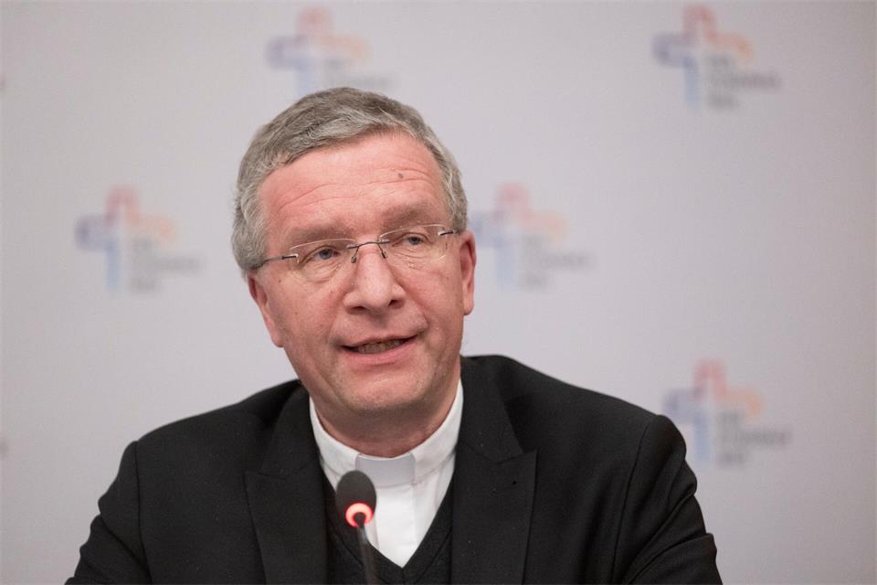 Die Menschenwürde sei unverhandelbar, sagt Bischof Gerber. (Archivbild)Marijan Murat/dpa
