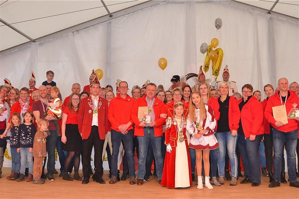 Die Meritenmedaillen gab es für den plattdeutschen Theaterverein Raesfeld und die plattdeutschen Theatergruppe des Heimatvereins Erle.