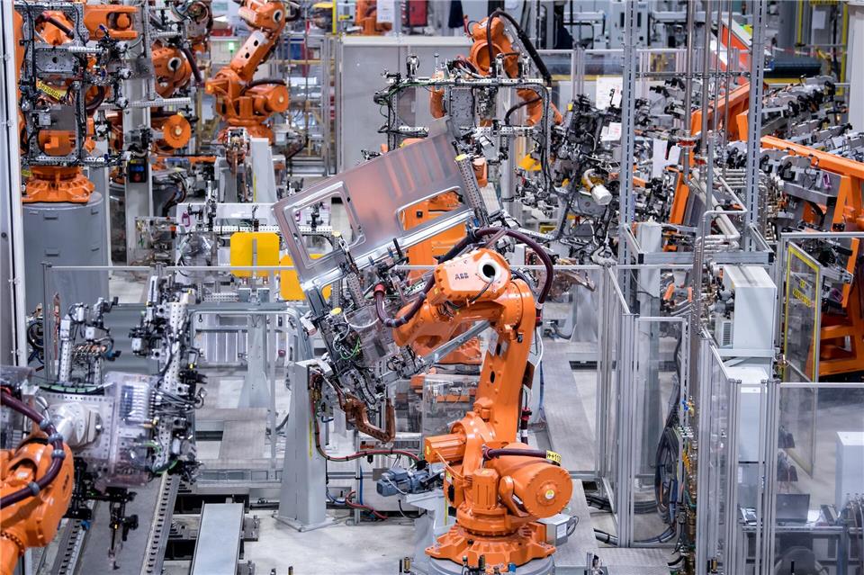 Die Metall- und Elektroindustrie bildet weniger aus. (Symbolbild)Sven Hoppe/dpa