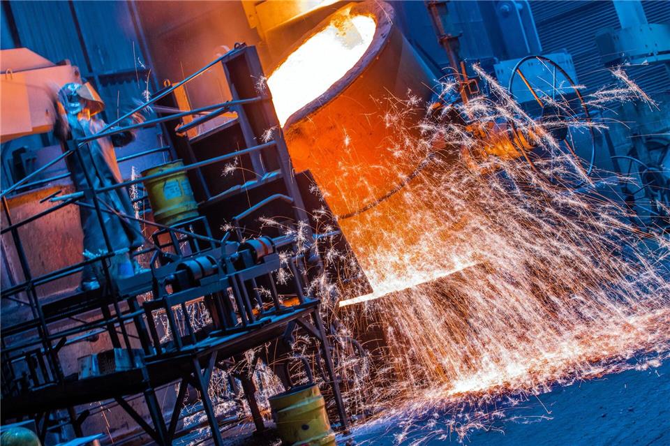 Die Metall- und Elektroindustrie steht weiter unter Druck - immer mehr Arbeitsplätze gehen verloren. (Archivbild)Jens B�ttner/dpa-Zentralbild/dpa