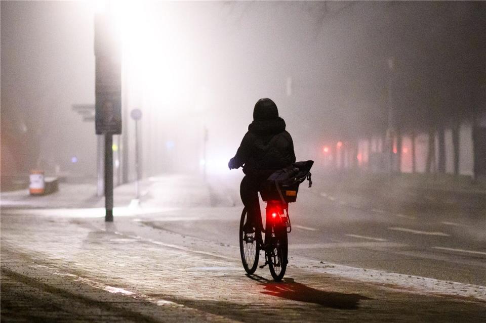 Die Meteorologen erwarten wieder winterliche Temperaturen. Julian Stratenschulte/dpa