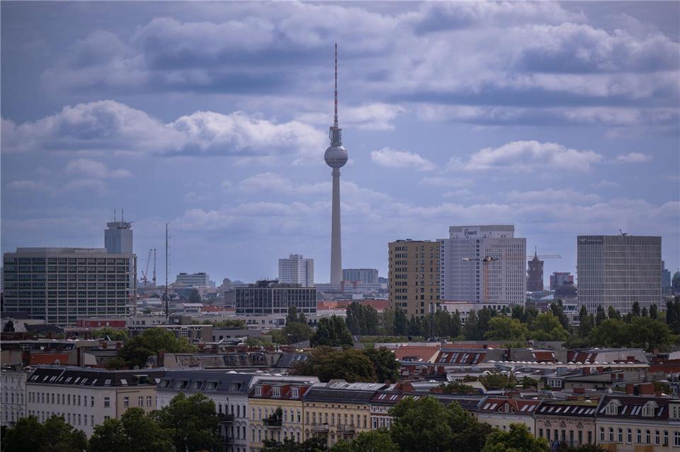 Die Mieten in Berlin steigen seit vielen Jahren, besonders stark bei Neuvermietungen. (Symbolbild)Monika Skolimowska/dpa