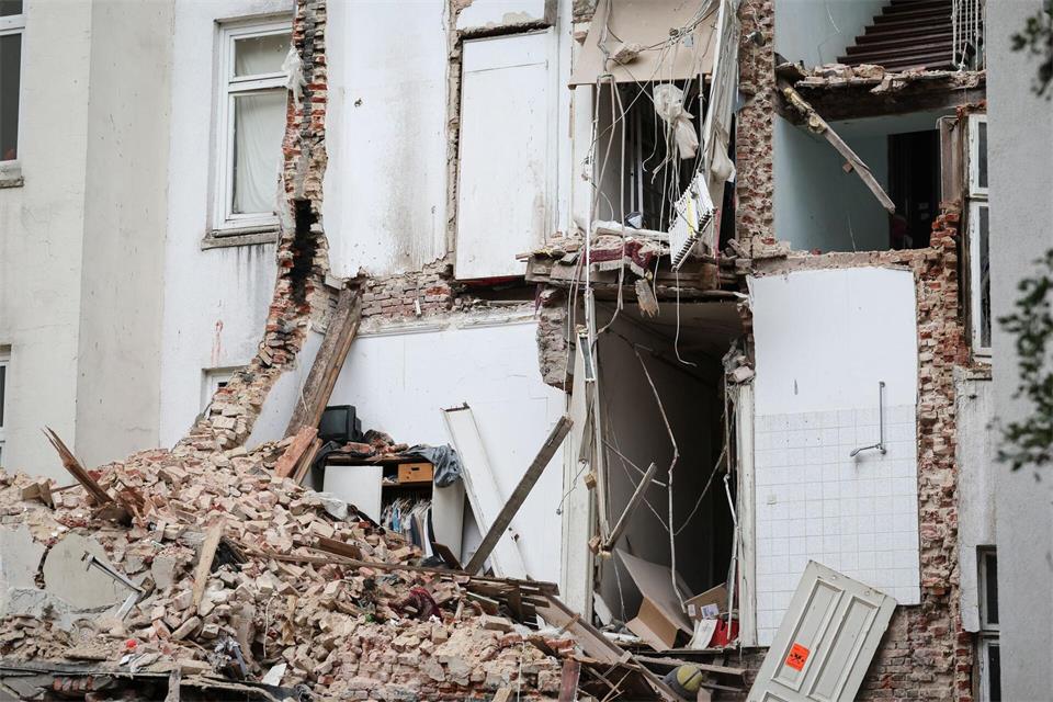 Die Mietervereine fordern den Wiederaufbau des Hauses.Christian Charisius/dpa