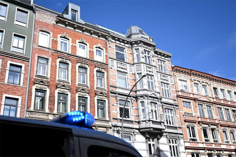 Die Mietervereine fordern den erneuten Aufbau nach Abriss des einsturzgefährdeten Hauses in der Holstenstraße. (Archivbild)Lilli Förter/dpa