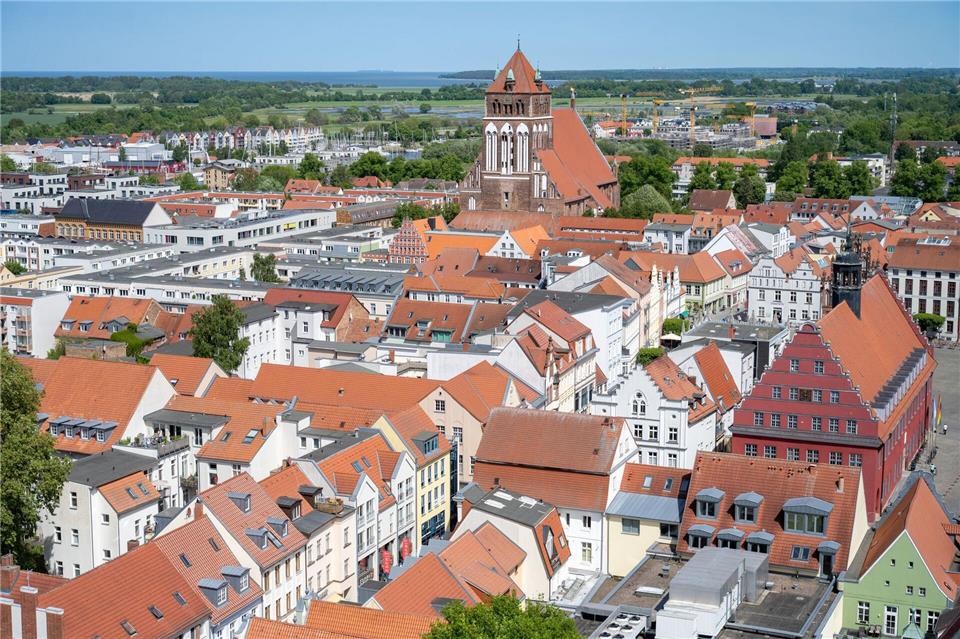 Die Mietpreisbremse soll Mieter vor überhöhten Mieten schützen. (Archivbild)Stefan Sauer/dpa