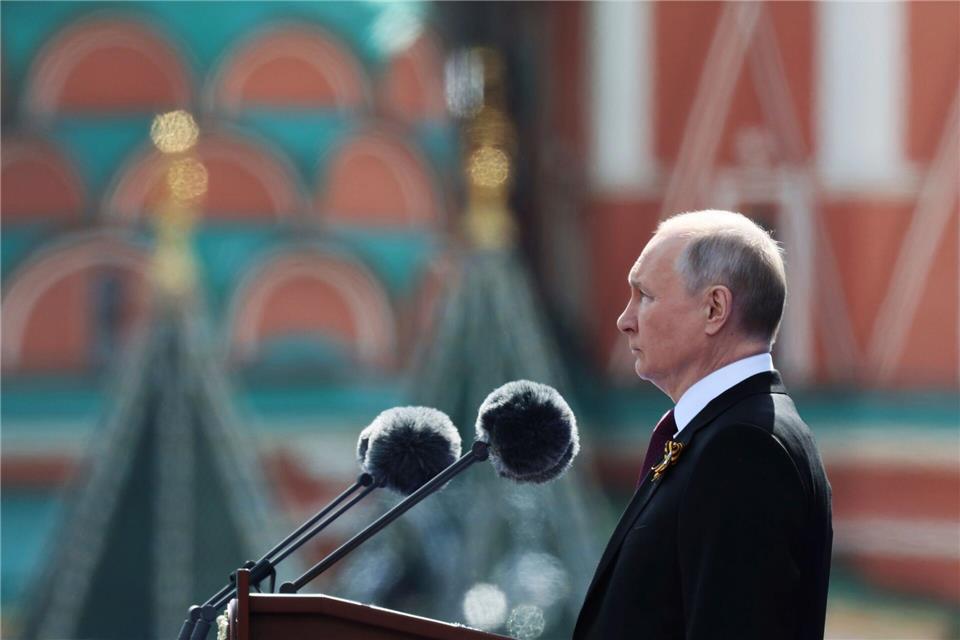 Die Militärparade auf dem Roten Platz verläuft für Putin diesmal anders als gewohnt. (Archivbild)Gavriil Grigorov/AP/dpa