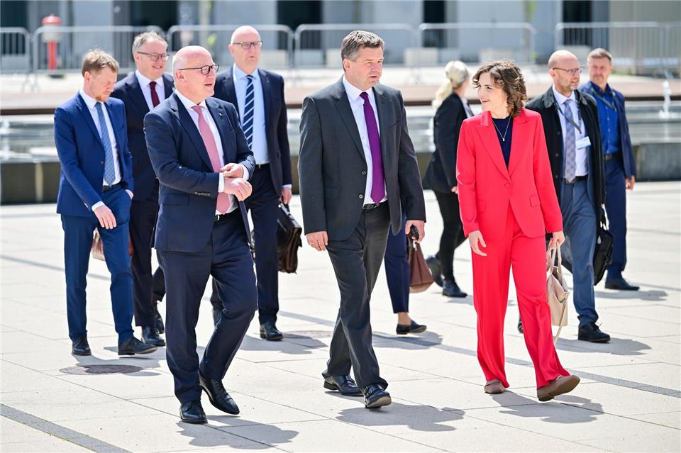 Die Ministerpräsidenten der ostdeutschen Länder haben sich zu einer Sonderkonferenz im Rahmen der ILA Berlin getroffen.Sebastian Christoph Gollnow/dpa