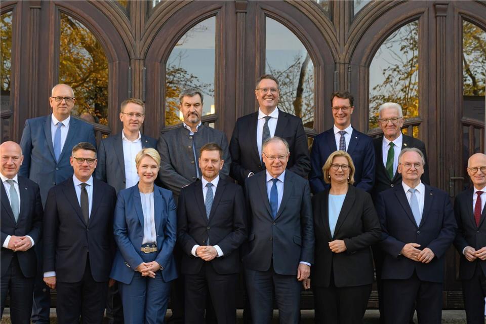 Ministerpräsidenten stellen Ergebnisse ihrer Konferenz vor Die Ministerpräsidenten stellen am Freitag die Ergebnisse ihrer Konferenz vor.Hendrik Schmidt/dpa