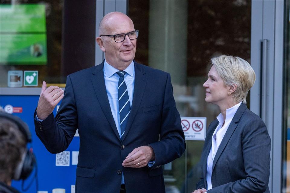 Die Ministerpräsidentin Mecklenburg-Vorpommerns, Manuela Schwesig, und der Ministerpräsident Brandenburgs, Dietmar Woidke (beide SPD), haben einige gemeinsame politische Ziele.Stefan Sauer/dpa