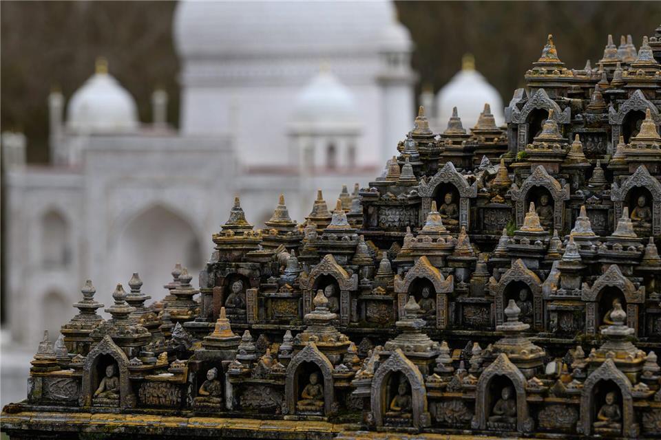 Die Miniwelt in Lichtenstein startet in die neue Saison. Besucher können Bauwerke aus aller Welt im Miniformat bestaunen. Hendrik Schmidt/dpa