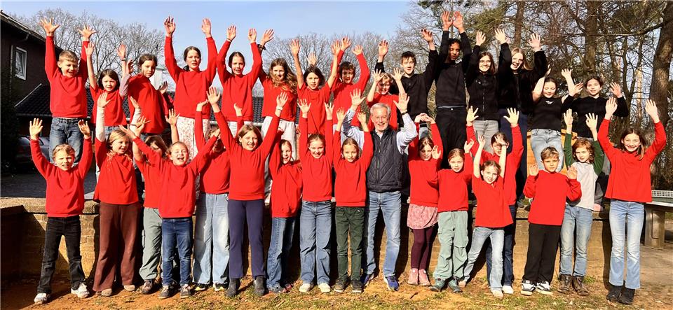 Die Mitglieder der Chorsingschule haben mit Chorleiter Thomas König für ihren großen Auftritt am 22. März geprobt.