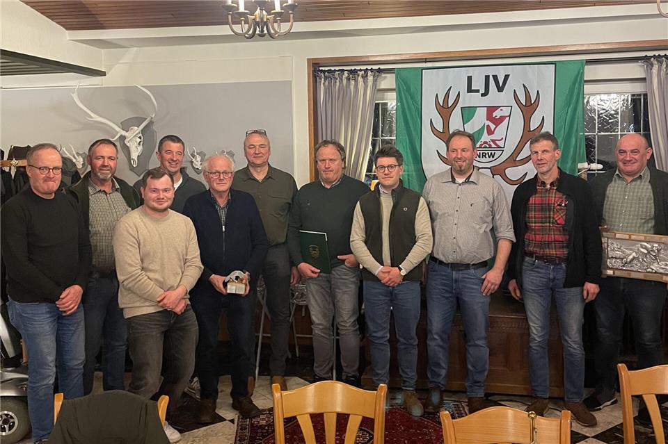 Die Mitglieder des Hegerings Weseke haben auf ihrer Mitgliederversammlung die Gewinner des Hegeringschießens sowie langjährige Mitglieder geehrt.