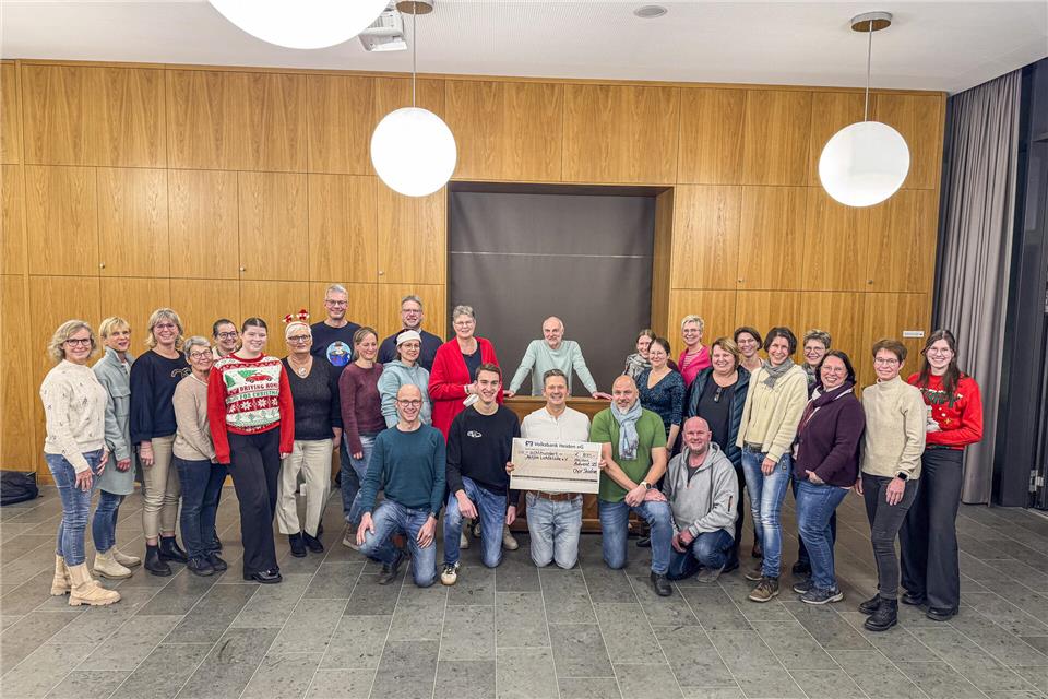 Die Mitglieder des Heidener Chores Shalom freuen sich sehr darüber, dass 800 Euro bei der Adventseinstimmung zusammengekommen sind.