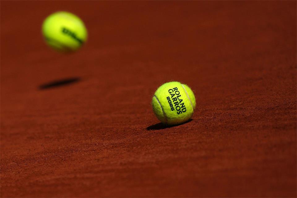 Die Mitglieder des Tennisvereins wollen Wahlfreiheit zwischen alkoholischen und nichtalkoholischen Getränken. (Symbolbild)Aurelien Morissard/AP/dpa