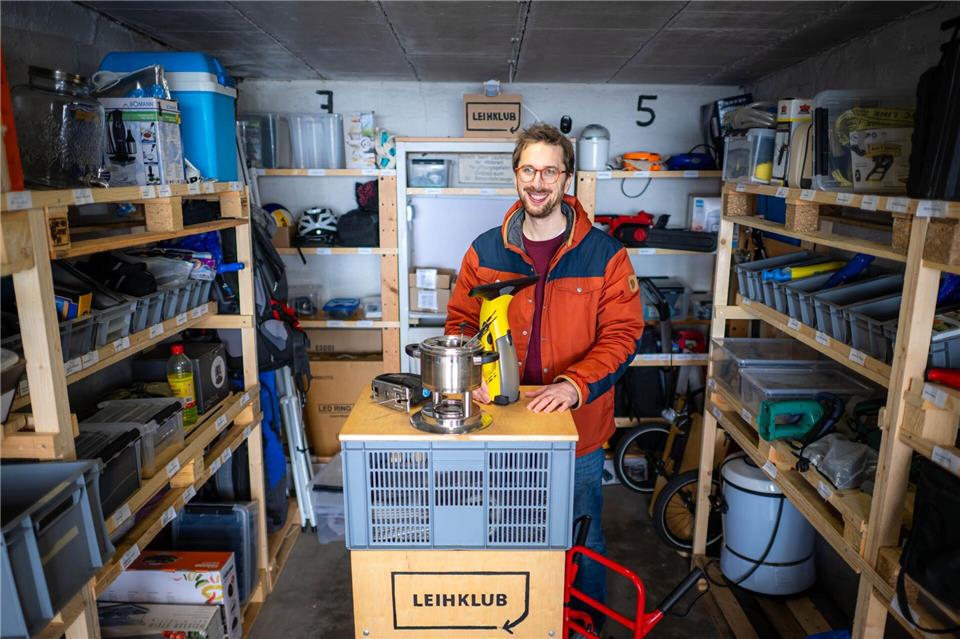 Die Mitglieder erhalten über eine APP Zugang zum Lager. Izabella Mittwollen/dpa