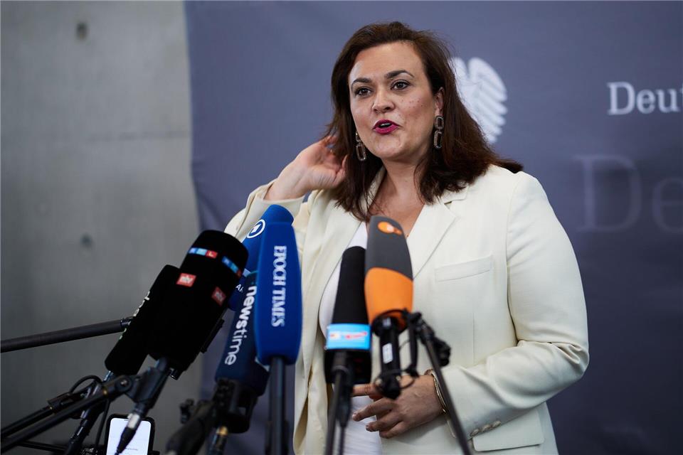 Corona-Kommission des Bundestags gestartet Die Mitglieder wählten Franziska Hoppermann (CDU) einstimmig als Vorsitzende.Jörg Carstensen/dpa