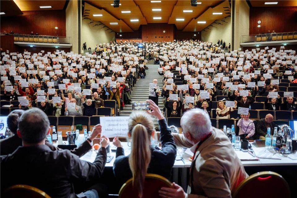 Die Mitgliederversammlung des FC St. Pauli im Audimax-Gebäude der Universität Hamburg. Gregor Fischer/dpa